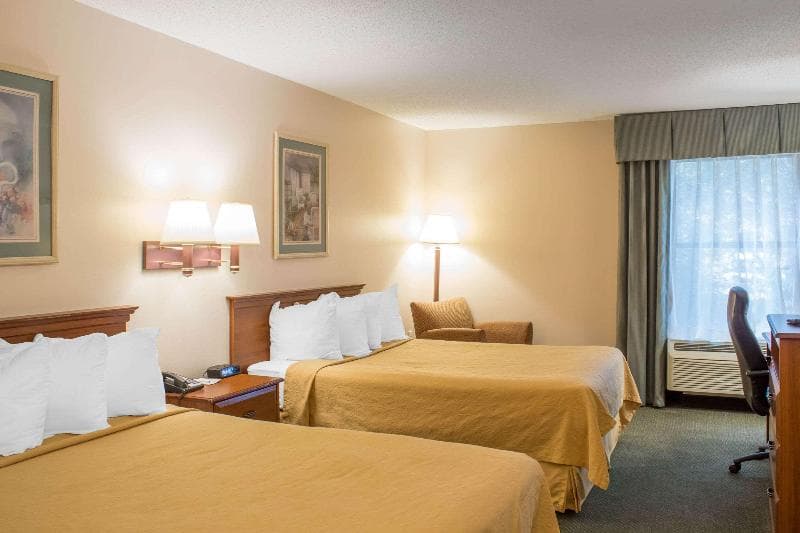 Econo Lodge Raleigh Near Walnut Creek Amphitheatre 4