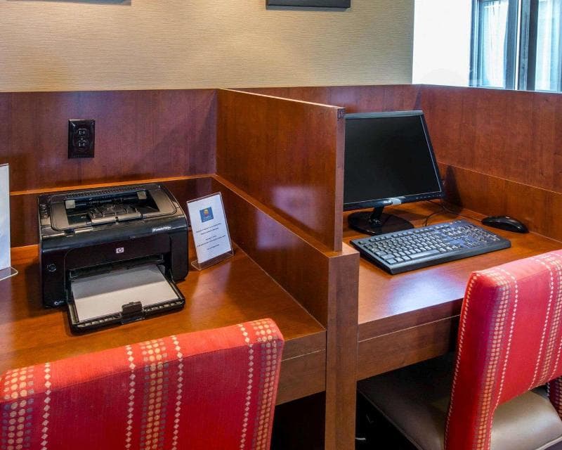 Comfort Inn & Suites photo 1