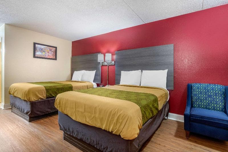 Econo Lodge 2