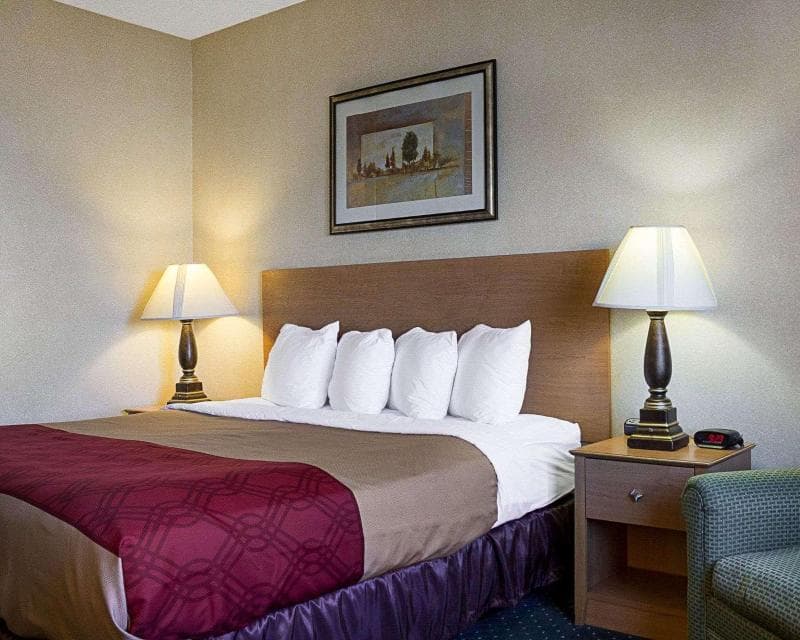 Econo Lodge West 2