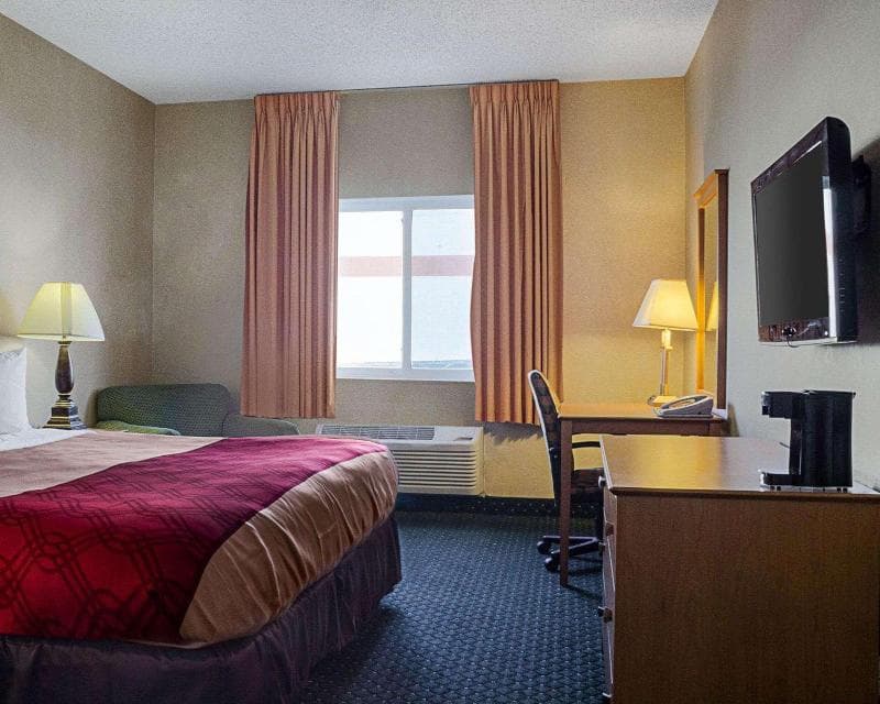Econo Lodge West 5