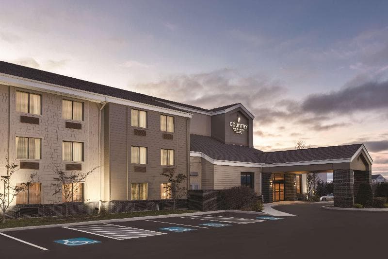 Country Inn & Suites by Radisson, Erie, PA 4