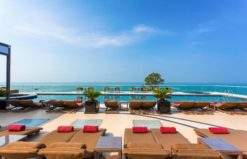 Centara Grand Phratamnak Pattaya 4