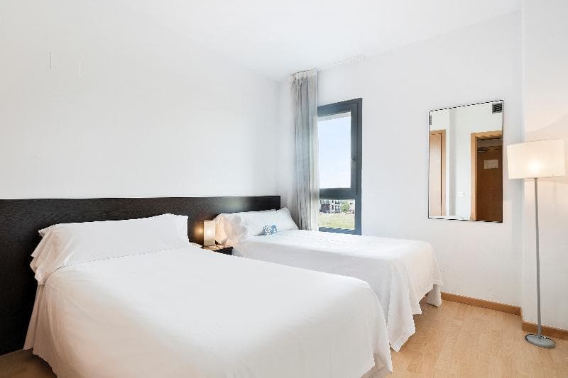 Hotel Madrid Airport Suites, Affiliated by Meliá 5