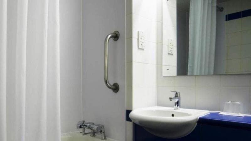 Travelodge Sheffield Central 3