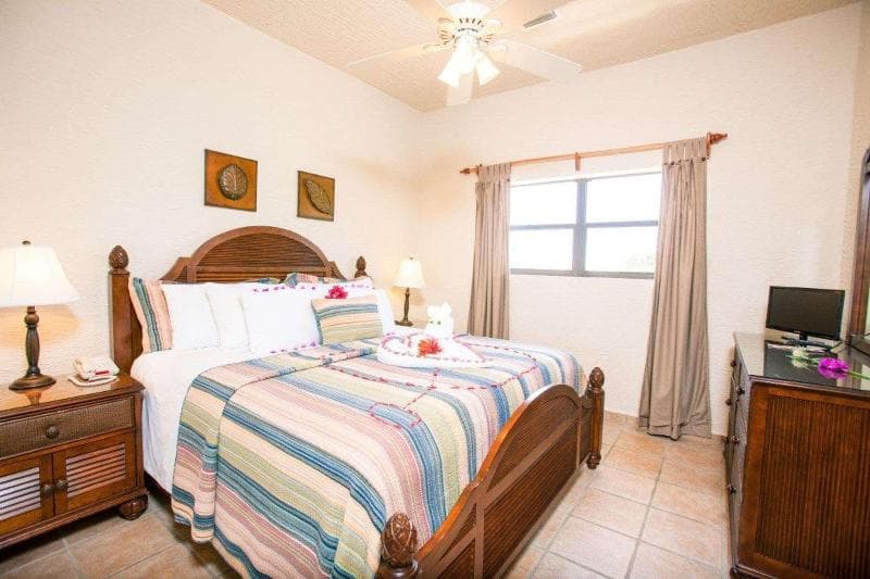 Clarion Suites Roatan at Pineapple Villas 2