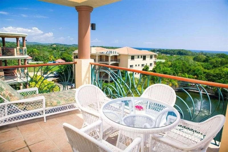 Clarion Suites Roatan at Pineapple Villas 5