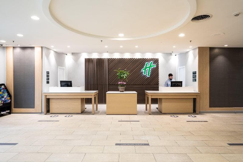 Holiday Inn Newark International Airport 5