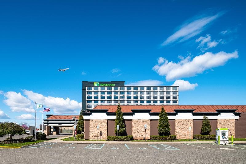 Holiday Inn Newark International Airport photo 1