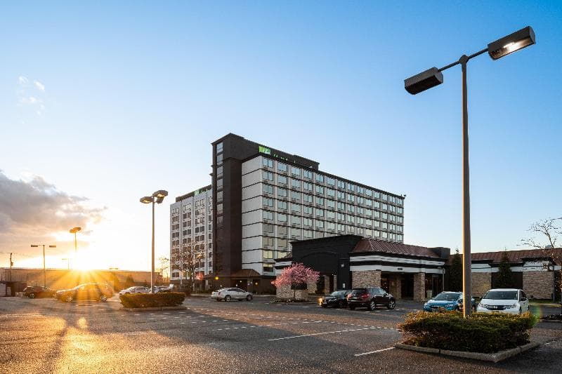 Holiday Inn Newark International Airport 3
