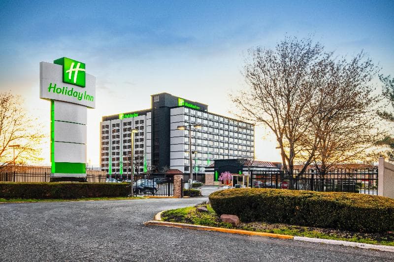 Holiday Inn Newark International Airport 4