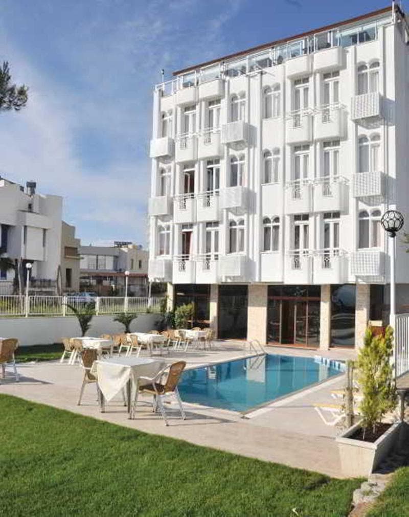 Lucky Monkey Hotel main