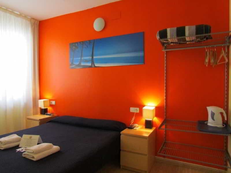 Barcelona City North Hostal photo 1