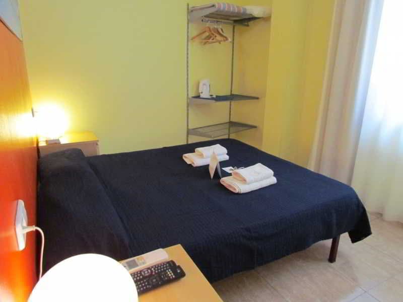 Barcelona City North Hostal 4