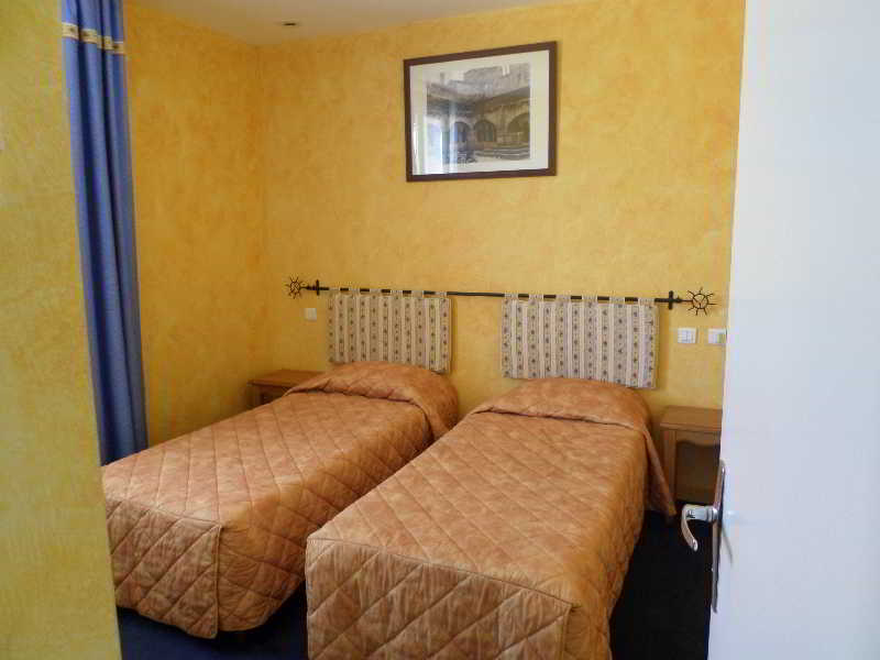 Brit Hotel Acacias 3