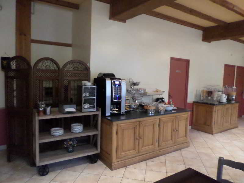 Brit Hotel Acacias 5