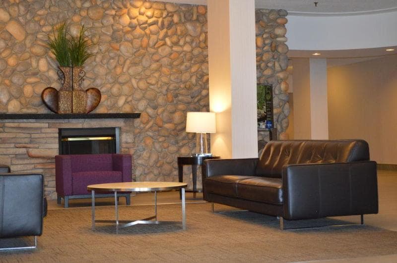 Coast Edmonton Plaza Hotel by APA 4