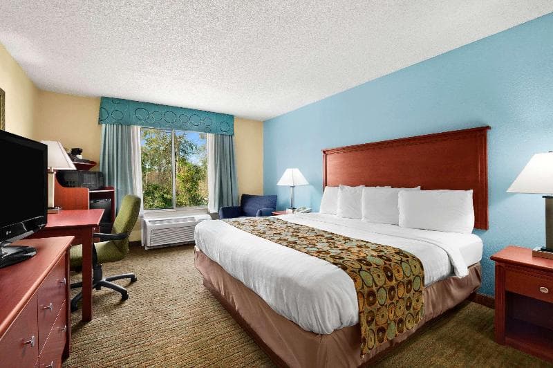 Baymont by Wyndham Gainesville I-75 4