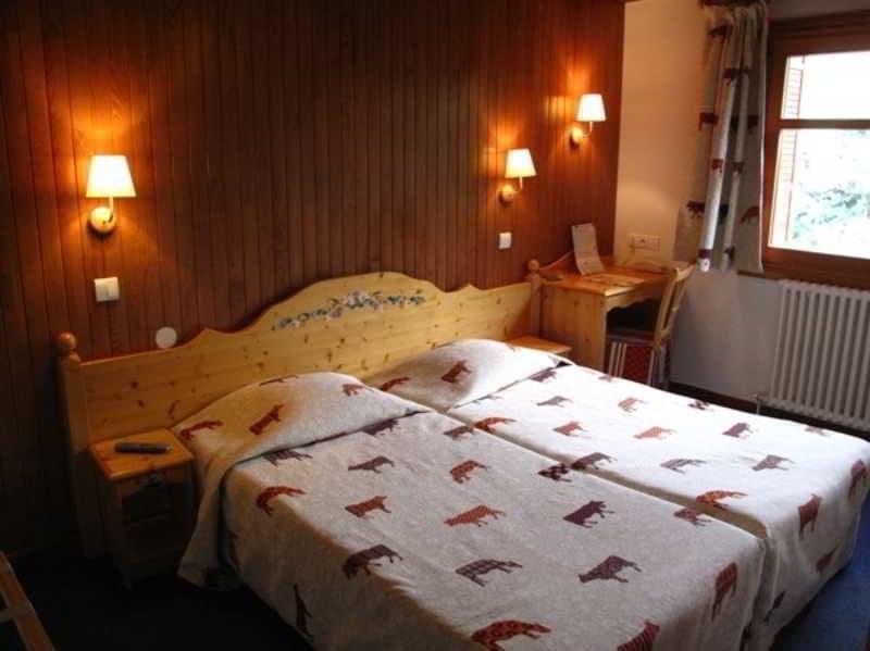 Hotel Les Peupliers à Embrun photo 1