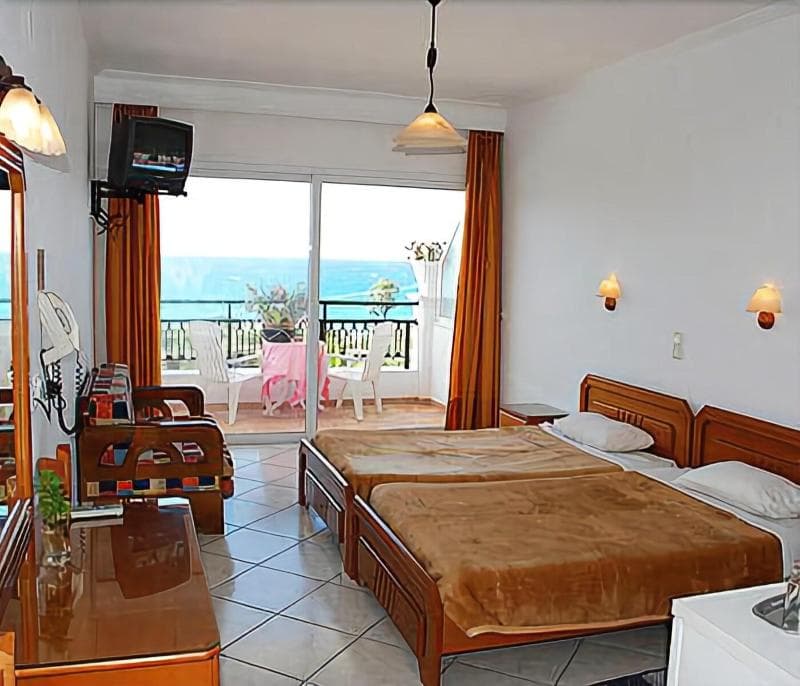 Aloha Hotel 5