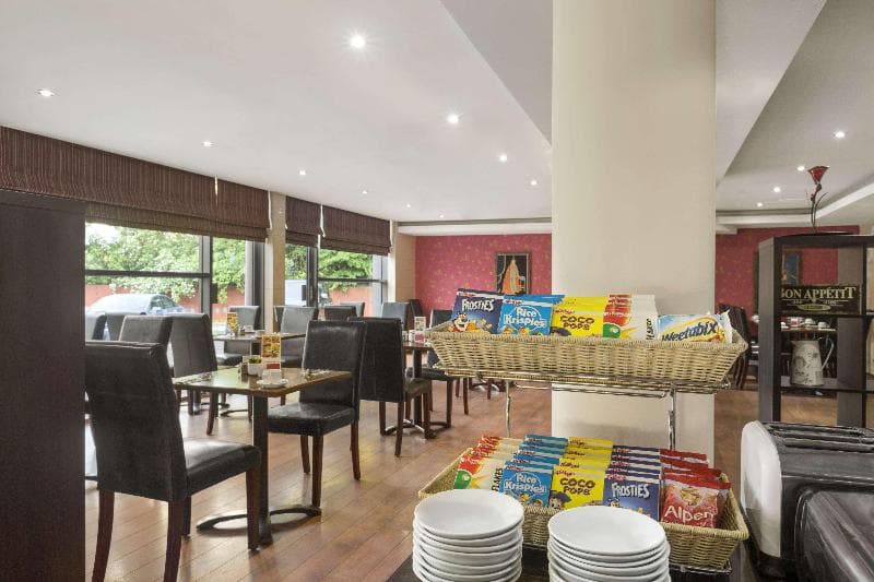 Ramada by Wyndham Oldbury Birmingham photo 1