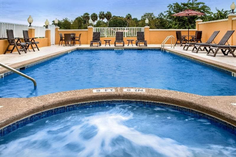 Comfort Suites Lake City 3