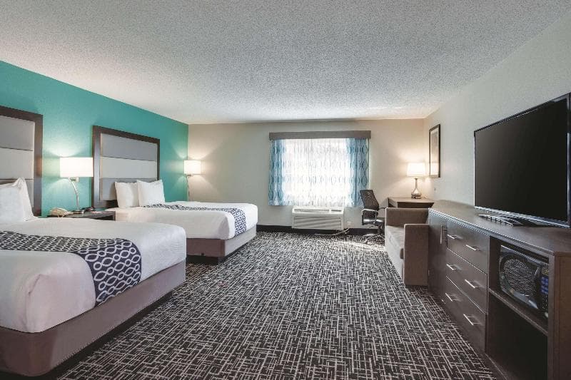 La Quinta Inn & Suites by Wyndham Batavia 4