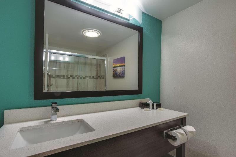 La Quinta Inn & Suites by Wyndham Batavia 3