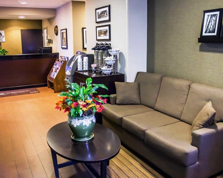 Cresthaven Inn JFK 4