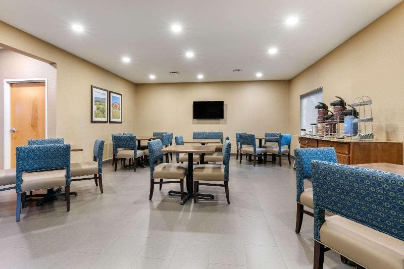 Comfort Suites 3