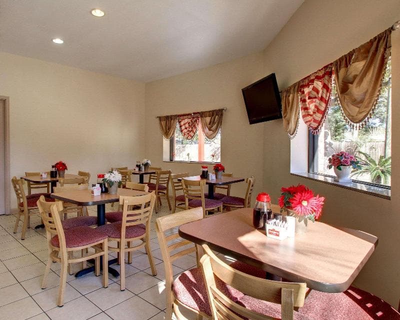 Econo Lodge Biloxi Beach North 4
