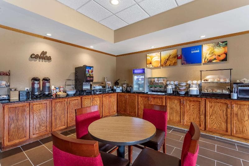 Comfort Inn & Suites Carbondale University Area 2