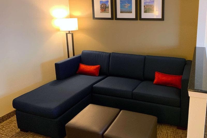 Comfort Suites Texas Ave. 3