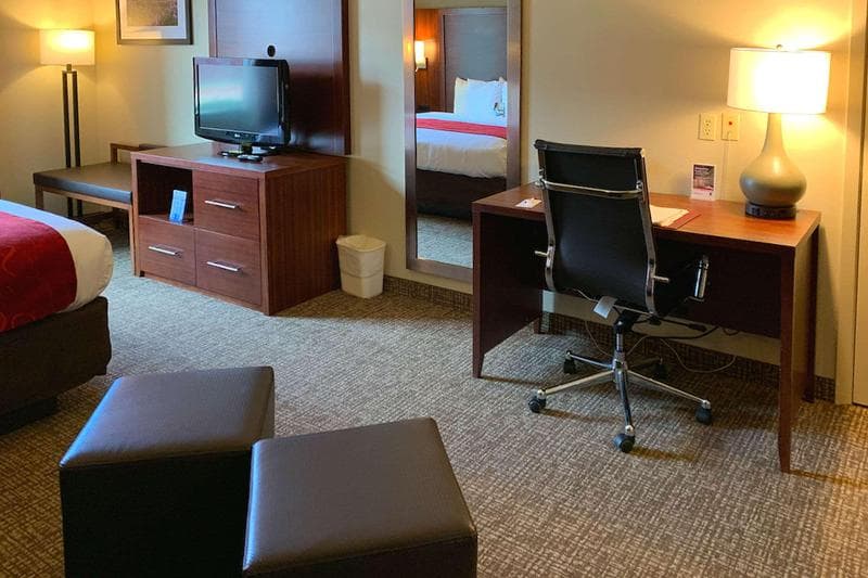 Comfort Suites Texas Ave. 5