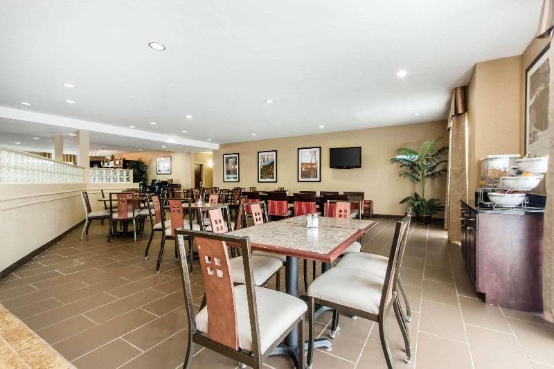 Comfort Suites Cullman I-65 Exit 310 3
