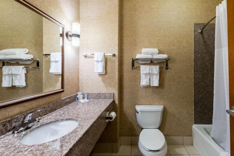 Baymont Inn & Suites by Wyndham Glen Rose photo 1