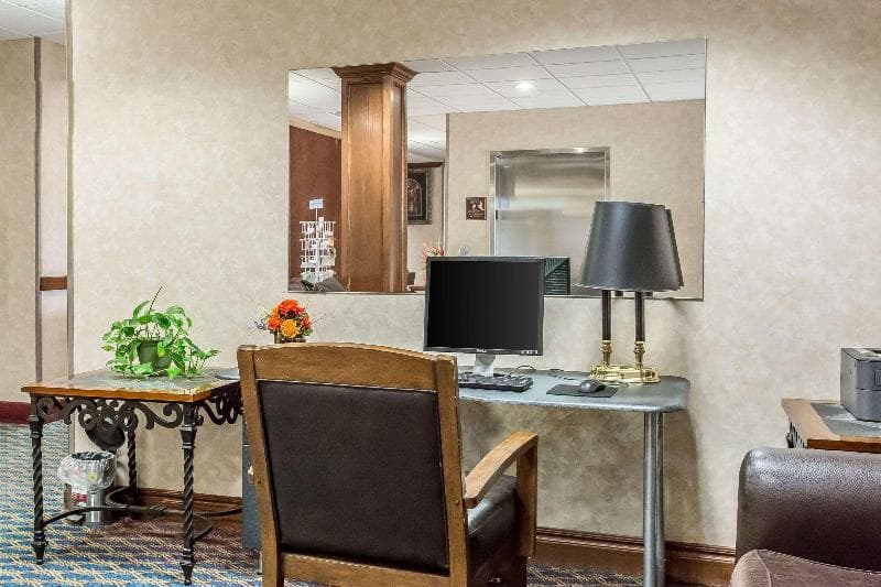 Quality Inn & Suites photo 1