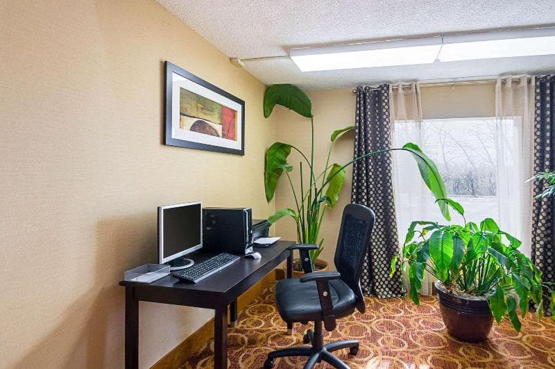 Quality Inn & Suites photo 1