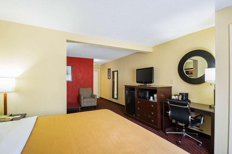 Quality Inn & Suites 4