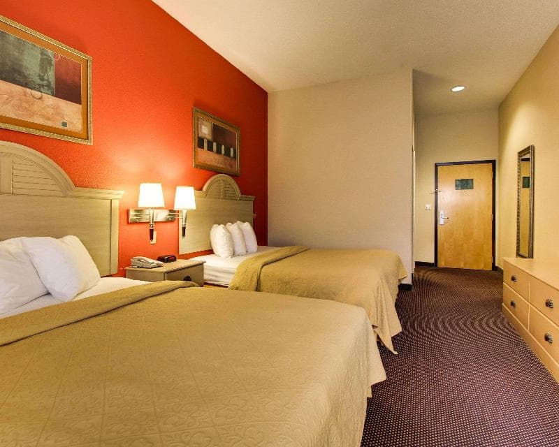 Quality Inn & Suites 4