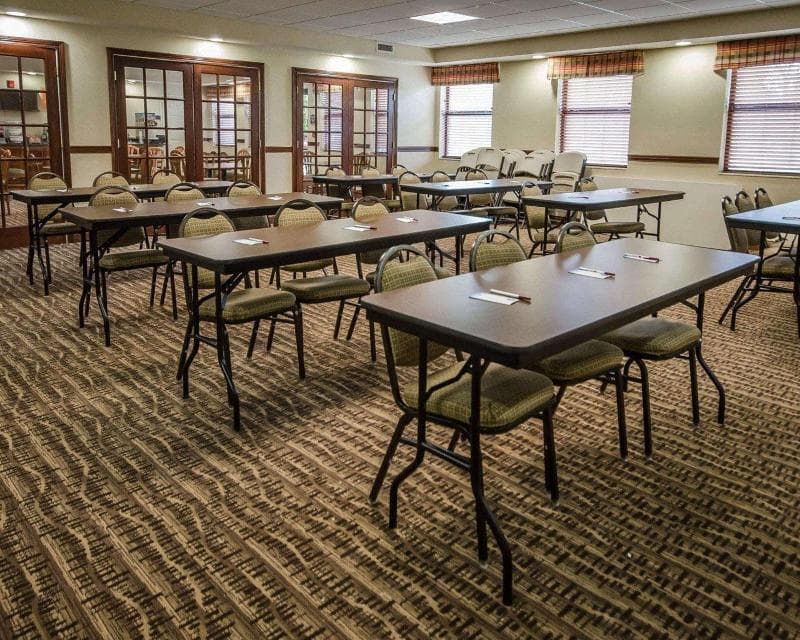 Quality Suites Jeffersonville 4