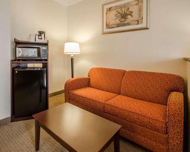 Quality Suites Jeffersonville 5