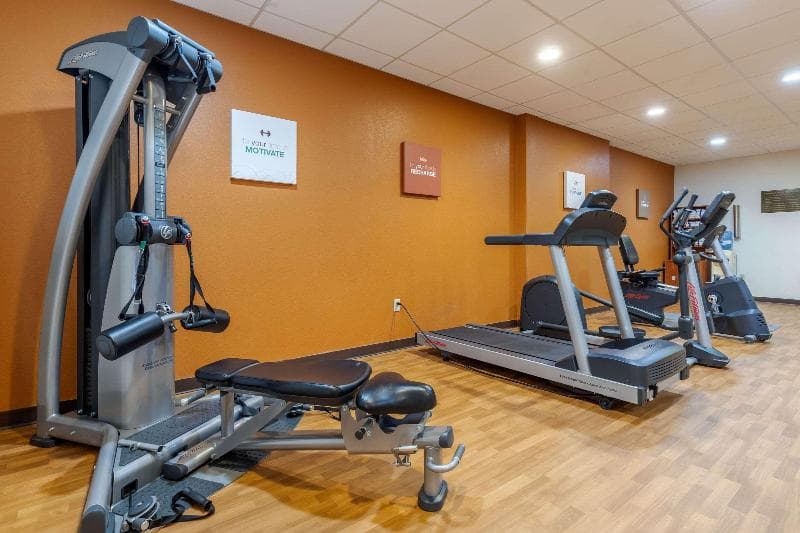 Comfort Inn & Suites 3