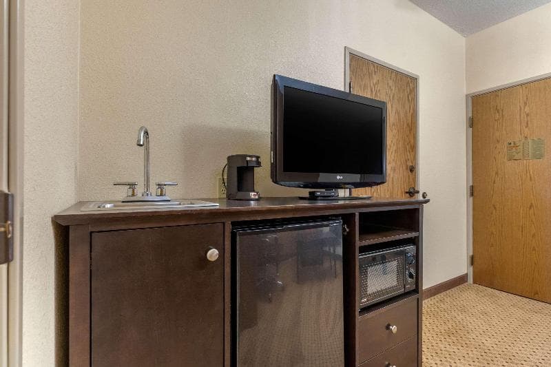 Comfort Inn & Suites 5