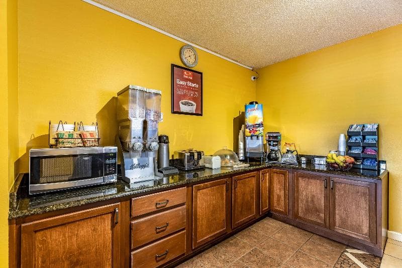 Econo Lodge Cumberland photo 1