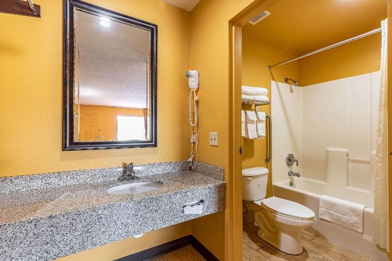 Econo Lodge Cumberland 2