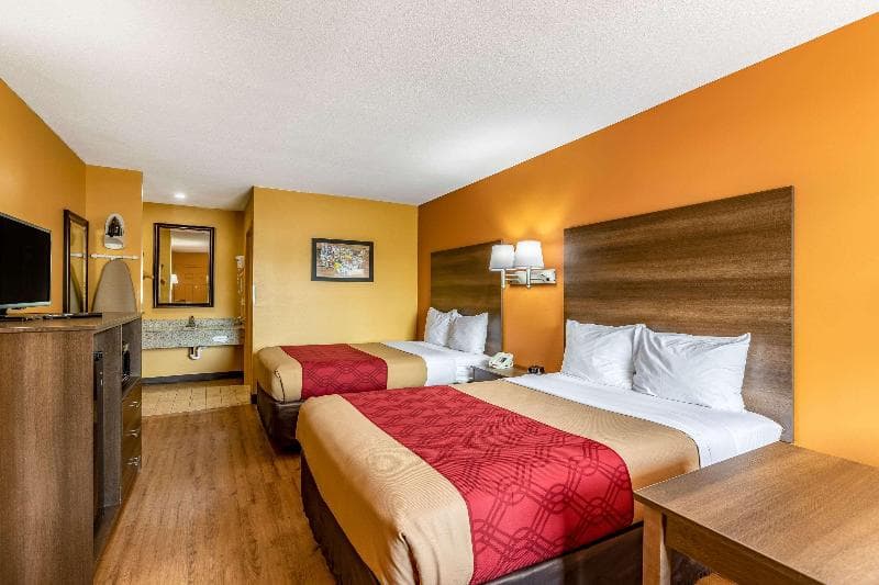 Econo Lodge Cumberland 3