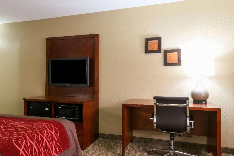 Comfort Inn & Suites Leeds I-20 4