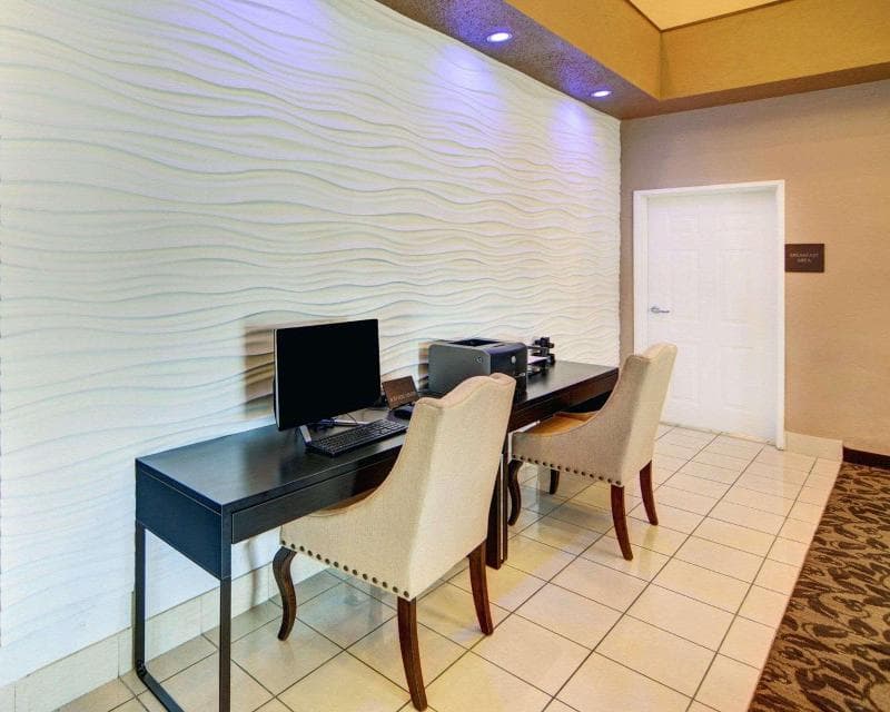 Comfort Suites Longview photo 1