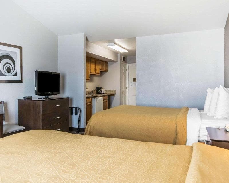 Quality Inn & Suites University - Airport 3